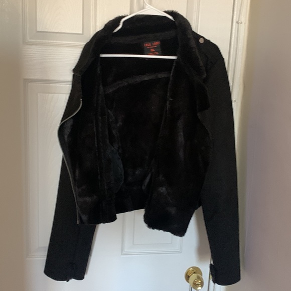 A black jacket with collar with side zipper and fur on the inside - Picture 4 of 7